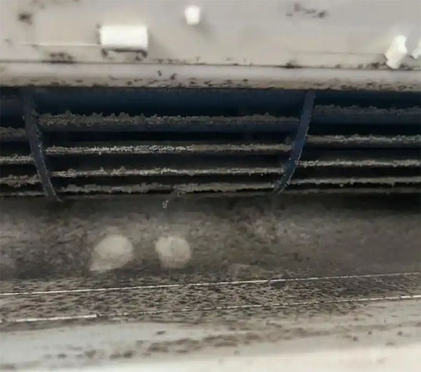 当雄空调吹的风有股烧焦味是怎么回事